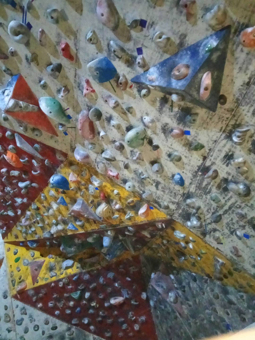2015-a-small-climbing-gym-at-chongqing-university-a-birth-place-for-my-climbing-dream