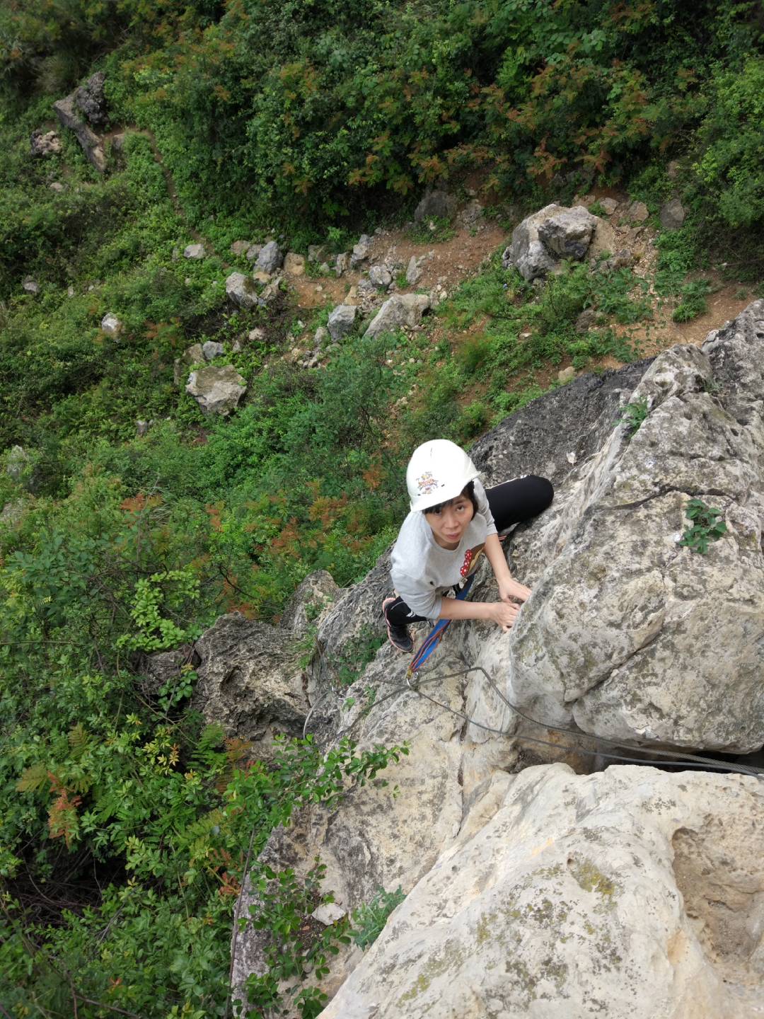 2018-my-mom-climbing-a-easy-route-at-Shuijiang-Chongqing